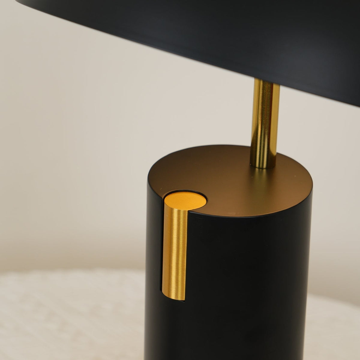 Candeeiro de mesa industrial de aço Veroca