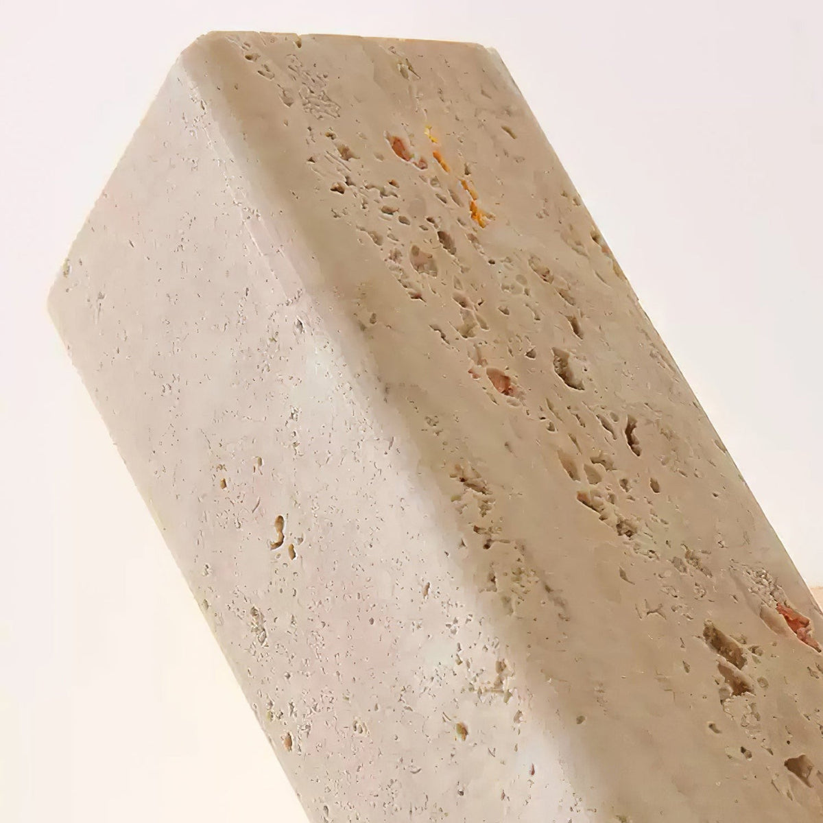 Candeeiro de parede moderno minimalista linear em nogueira e travertino Ostruvyo