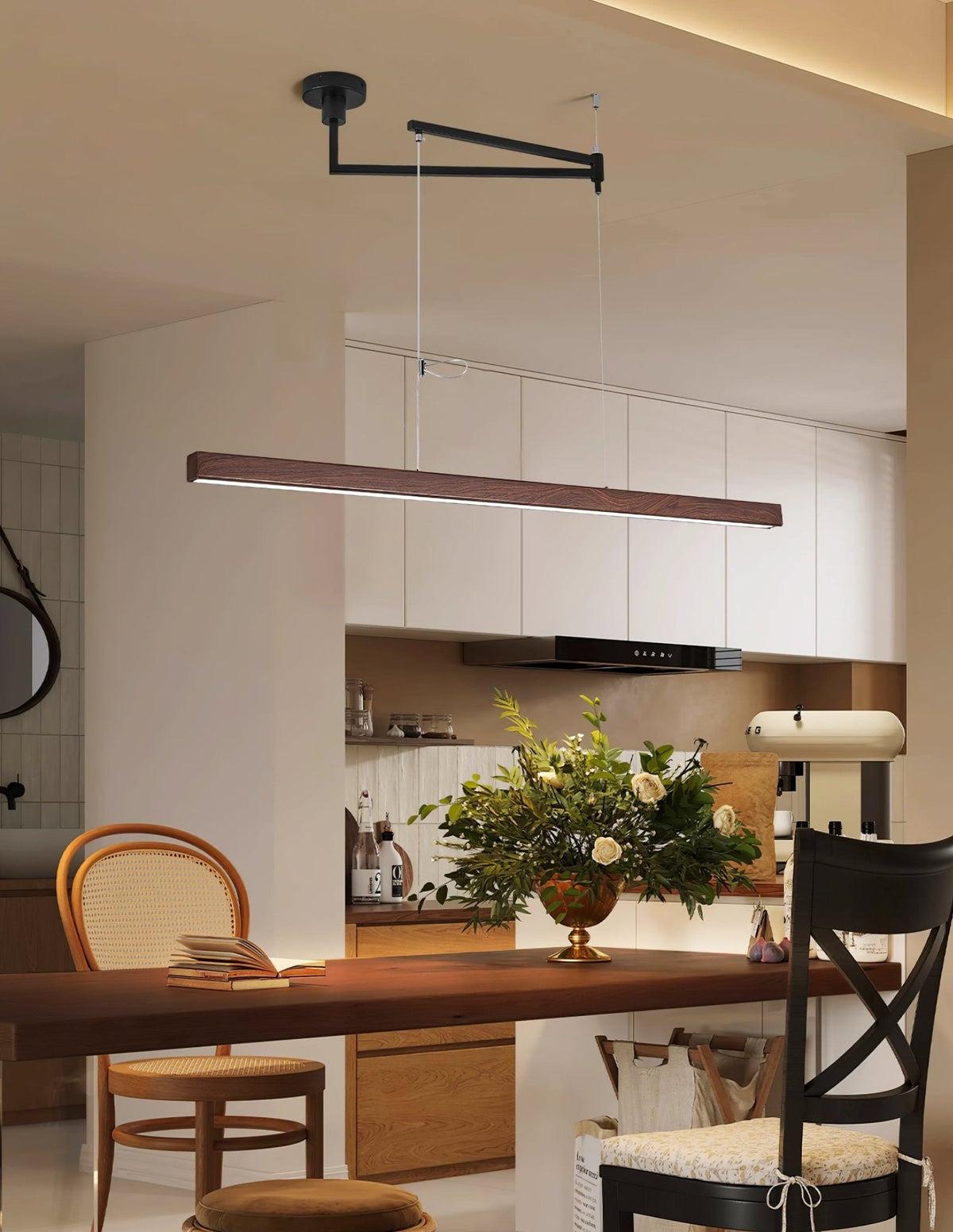 Candeeiro suspenso linear com braço articulado Sorva