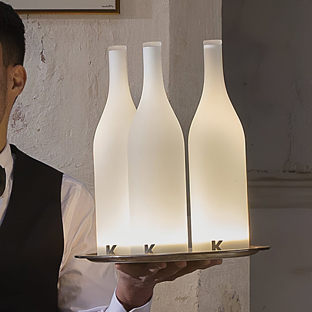 Vino sisäänrakennetulla akulla varustettu pöytävalaisin