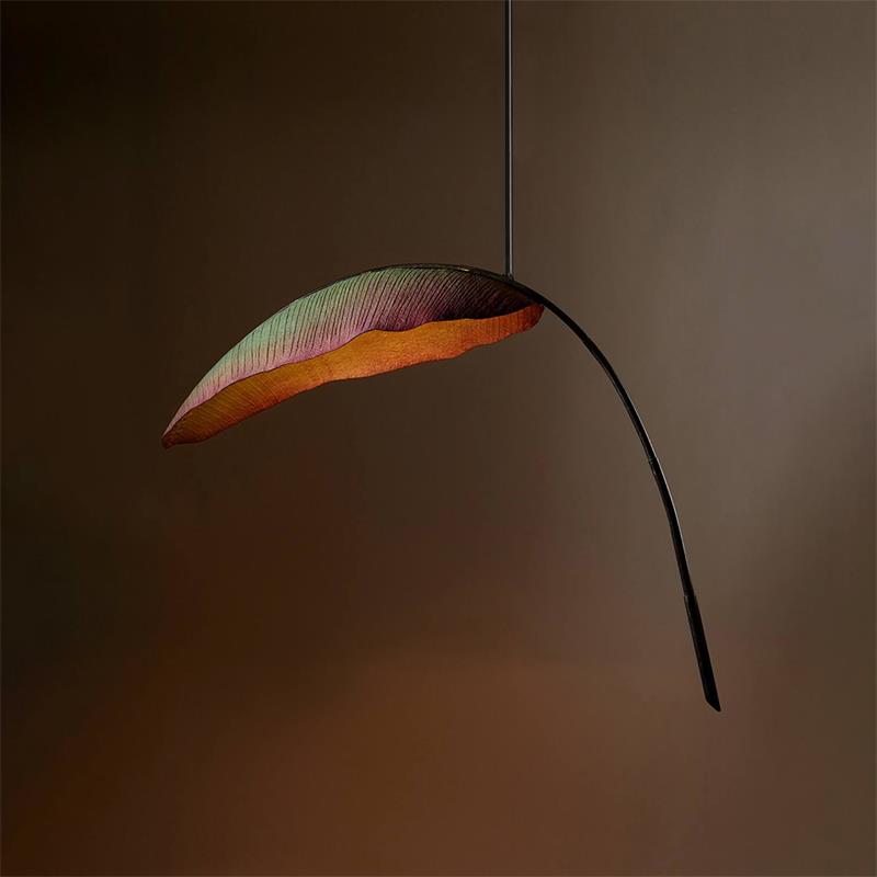 Candelabro moderno minimalista de metal preto com folhas Rauduvyu