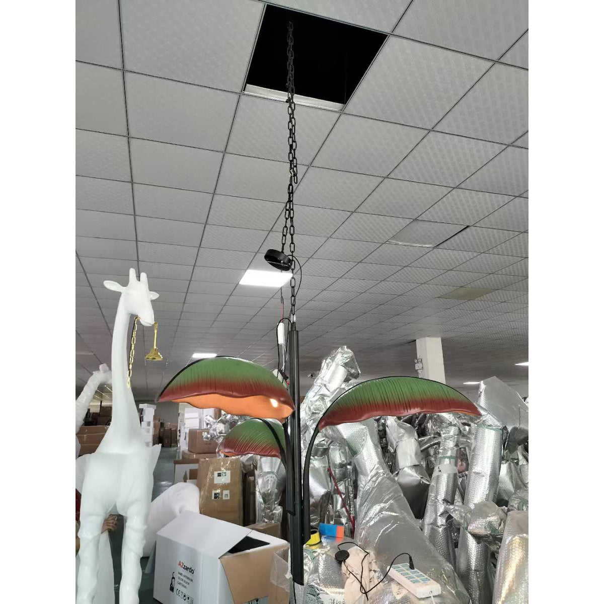 Candelabro moderno minimalista de metal preto com folhas Rauduvyu