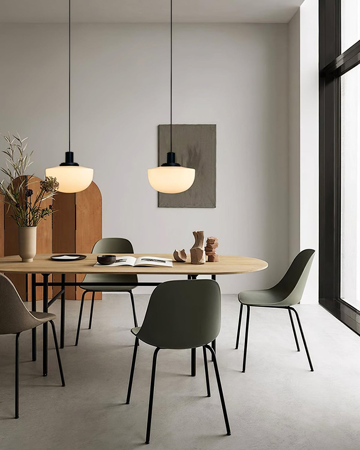 Pendel med glaskuppel, metalbeslag, minimalistisk og afslappende