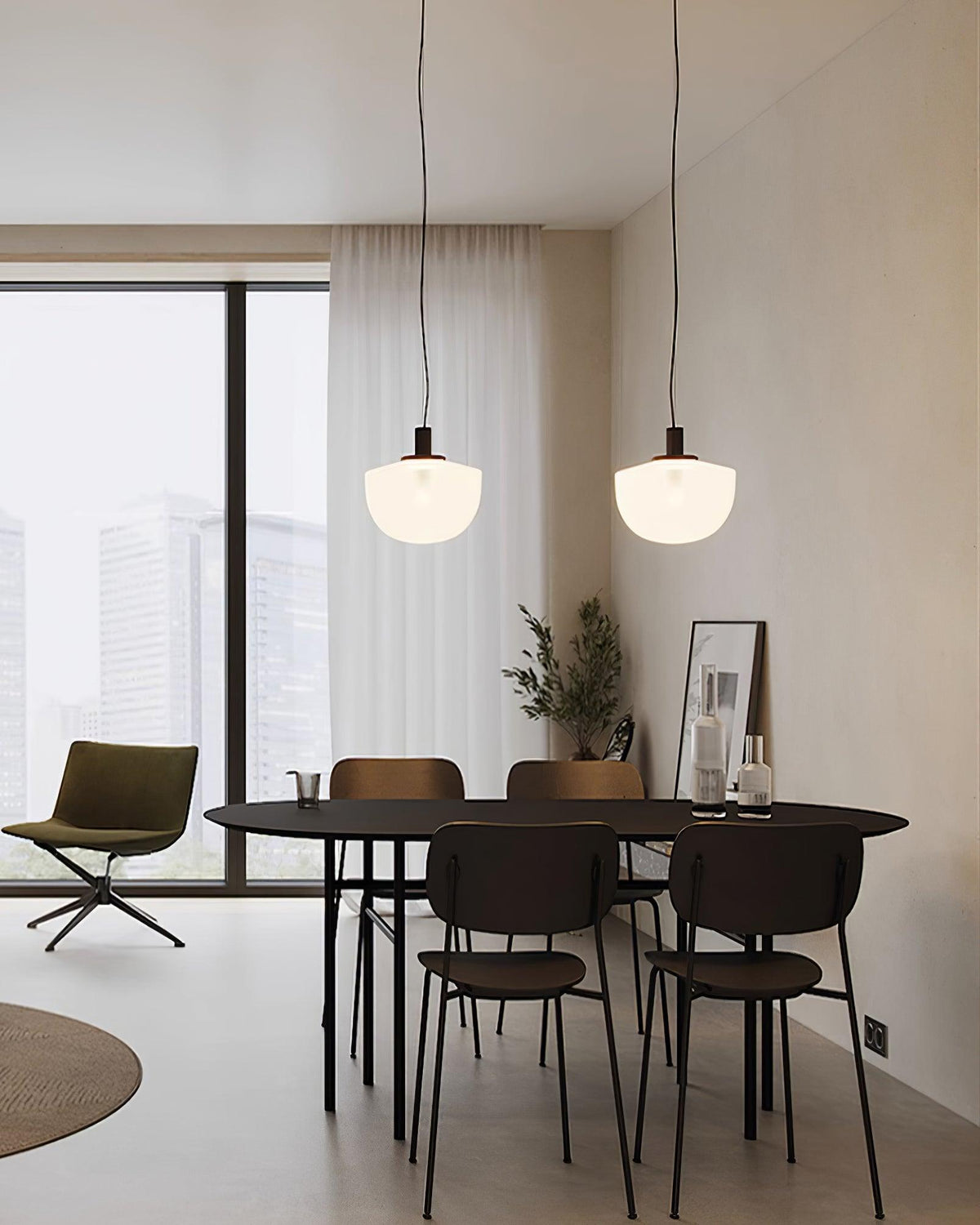Pendel med glaskuppel, metalbeslag, minimalistisk og afslappende