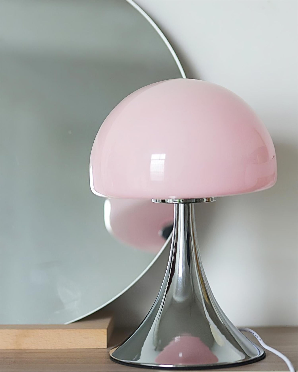 Viraalelle Table Lamp