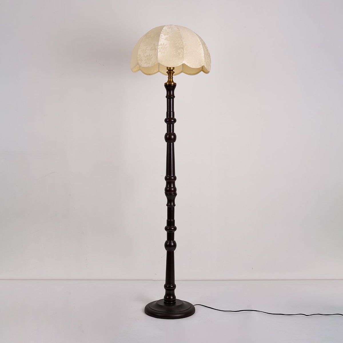 Maverick vintage gulvlampe i træ