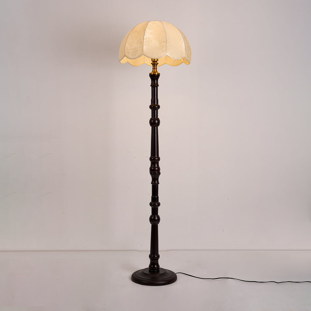Maverick vintage gulvlampe i træ
