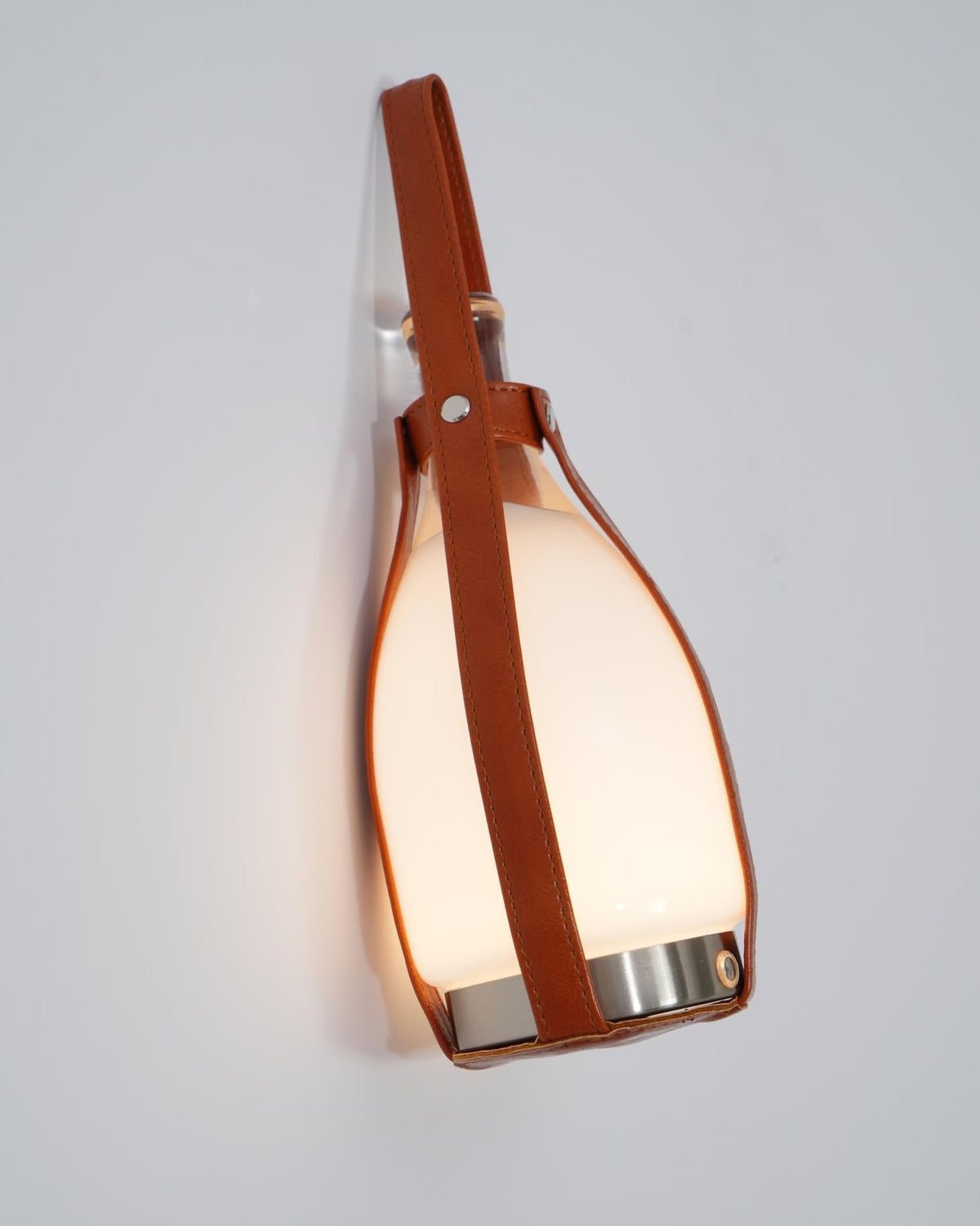 Ales vintagebordslampa i läder