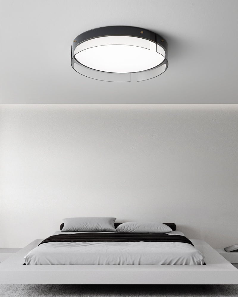 Ovenaris modern minimalistisk taklampa i mässing