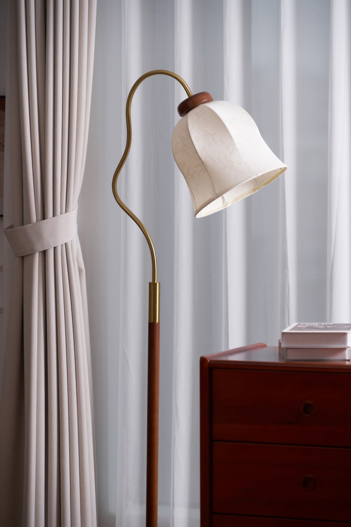 Elveielle Klassisk trægulvlampe