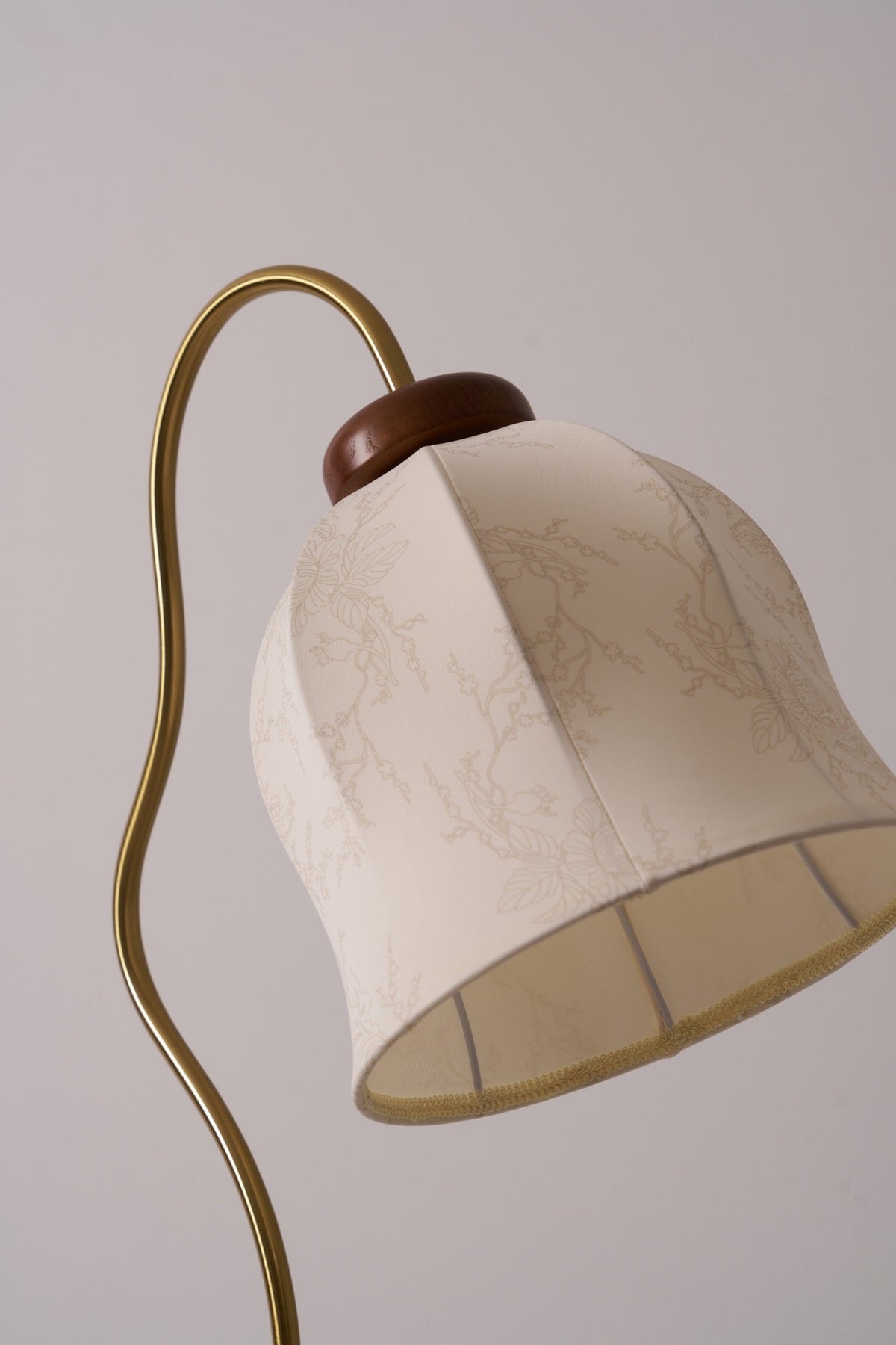 Elveielle Klassisk trægulvlampe