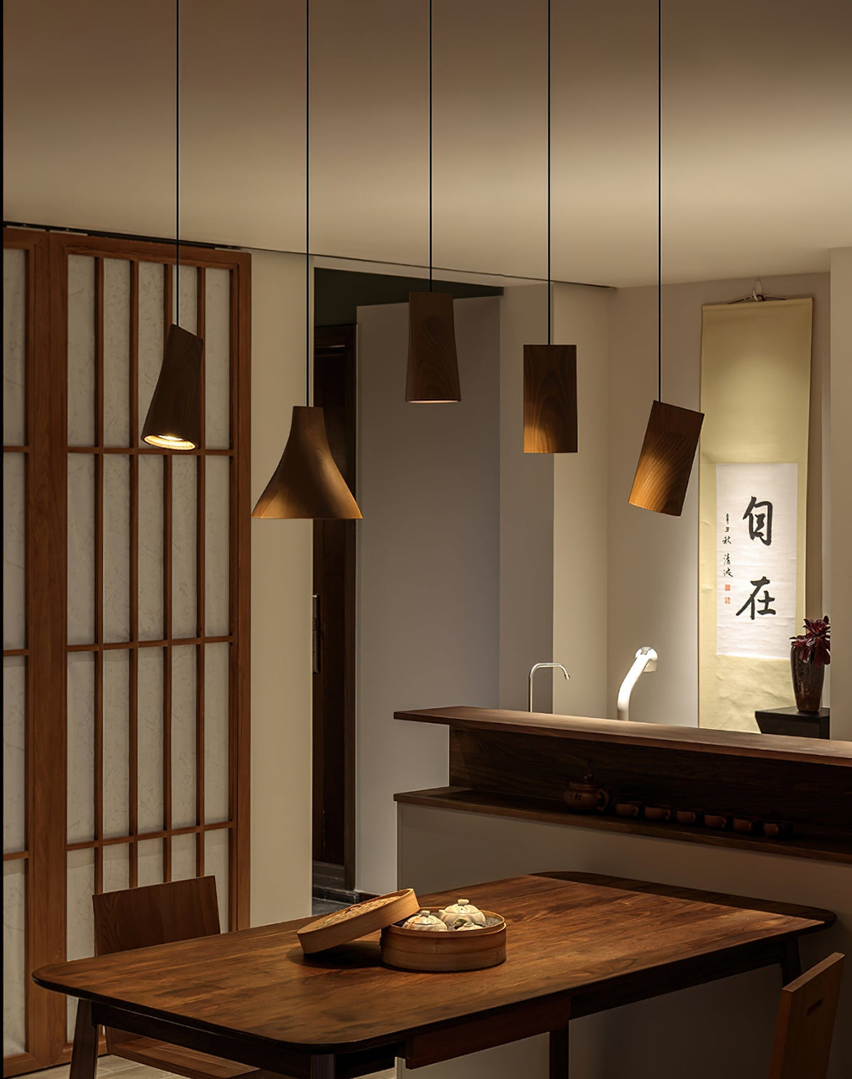 Lustre suspenso assimétrico em madeira Ivarara