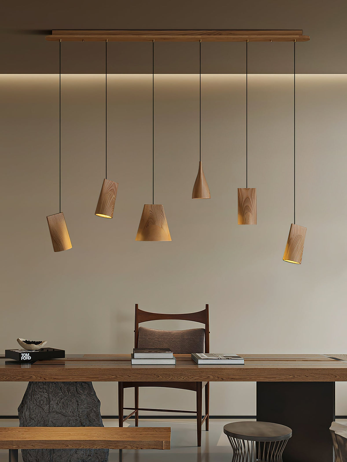 Lustre suspenso assimétrico em madeira Ivarara