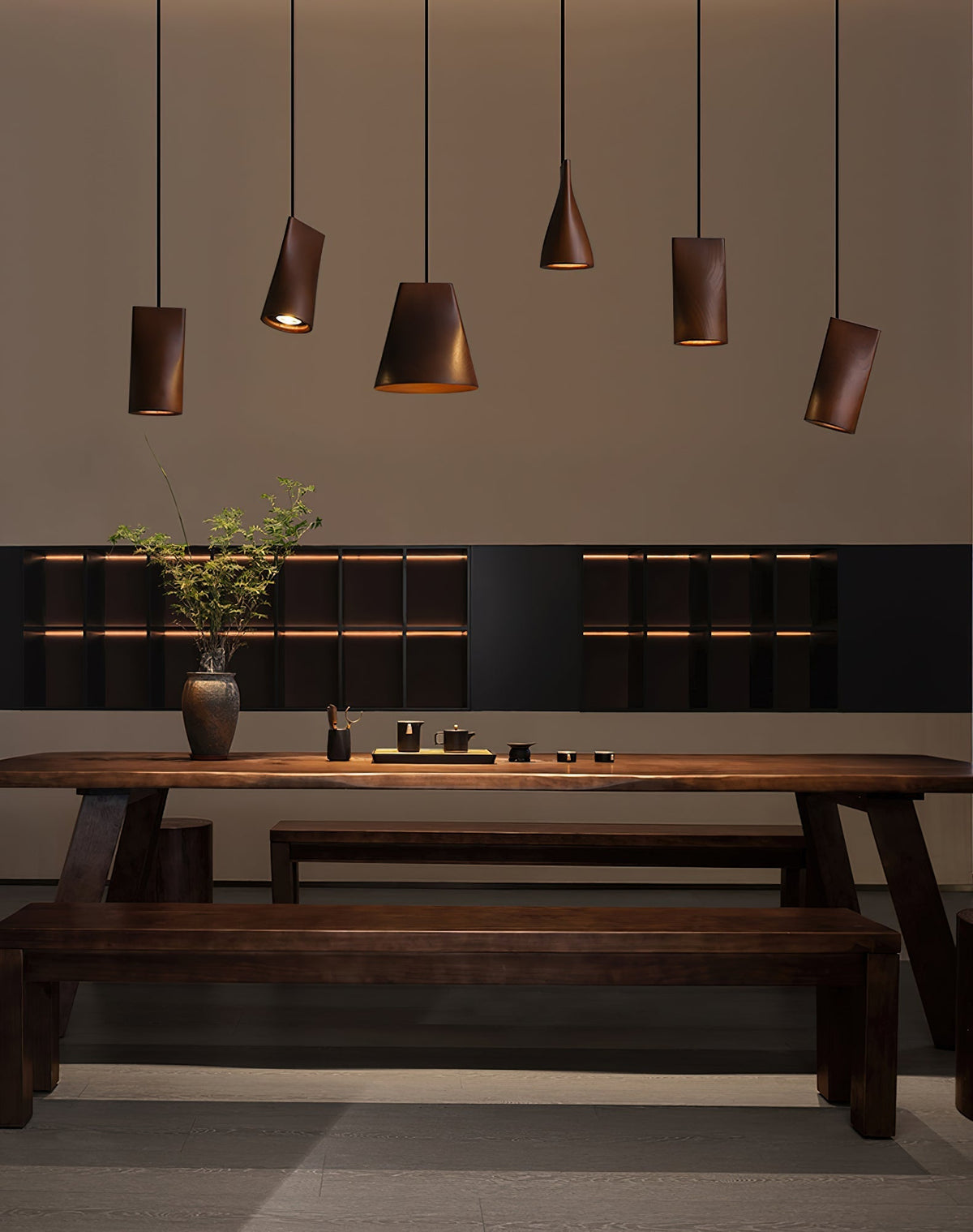 Lustre suspenso assimétrico em madeira Ivarara