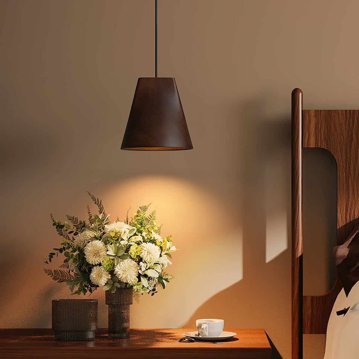 Lustre suspenso assimétrico em madeira Ivarara