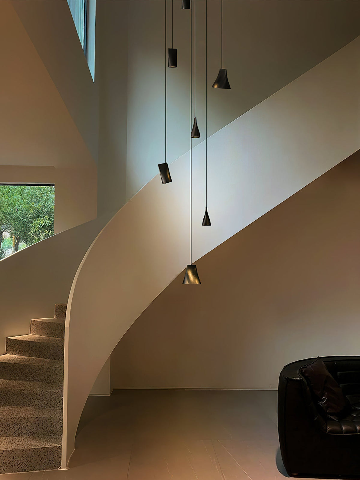 Lustre suspenso assimétrico em madeira Ivarara