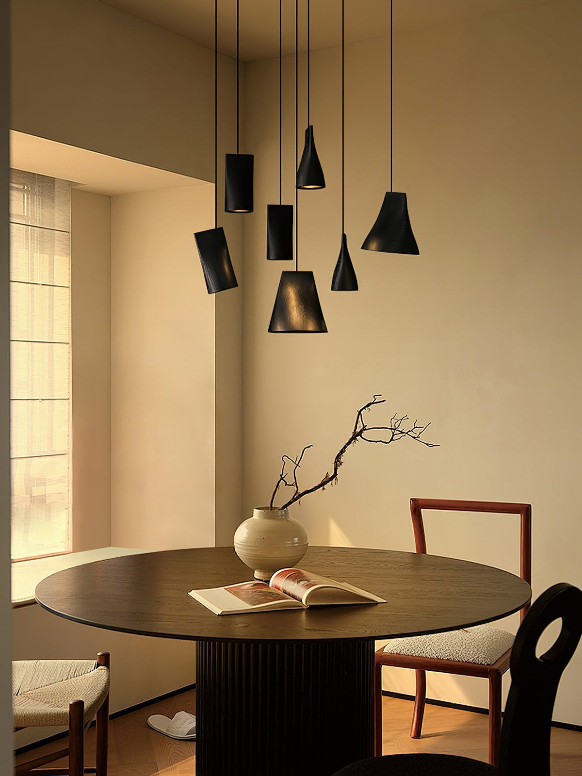 Lustre suspenso assimétrico em madeira Ivarara