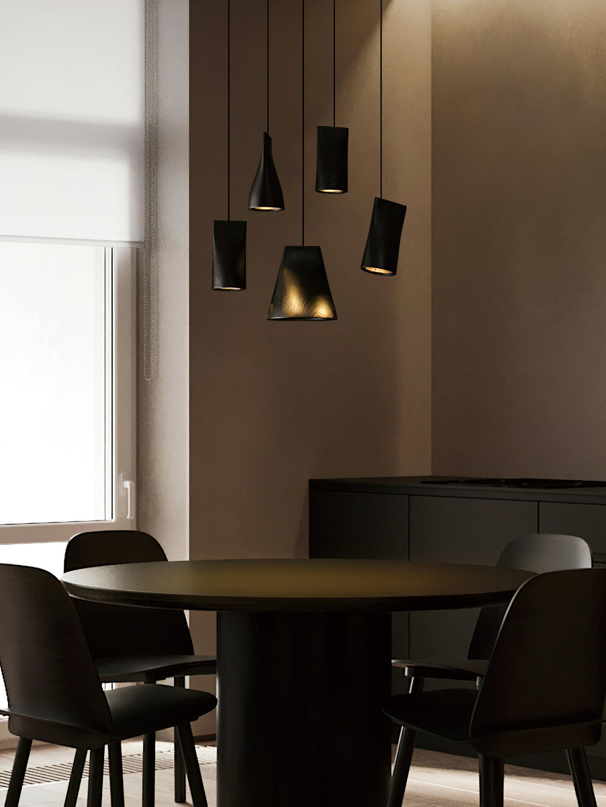 Lustre suspenso assimétrico em madeira Ivarara