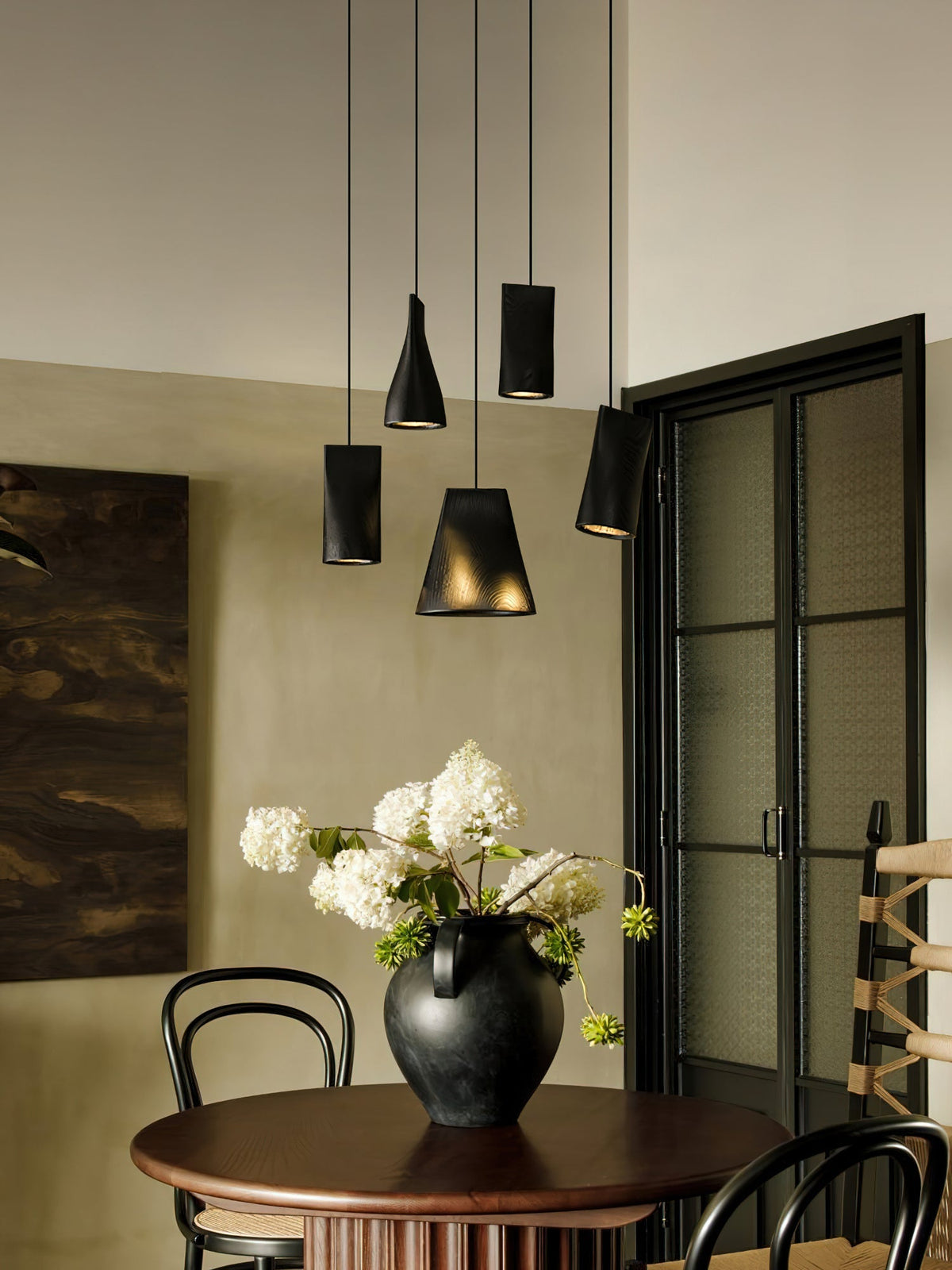 Lustre suspenso assimétrico em madeira Ivarara