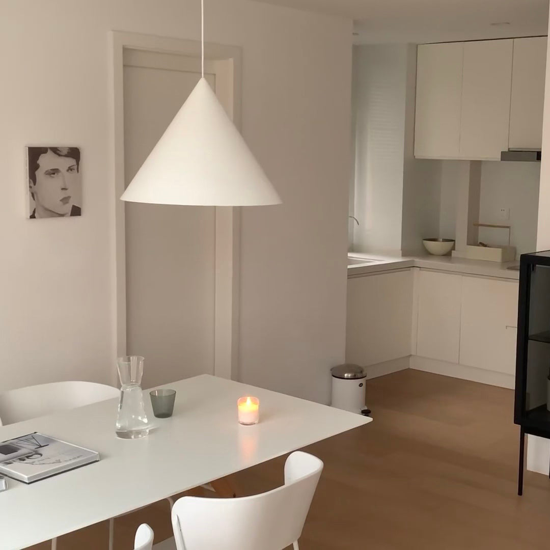 Candeeiro suspenso Caeluvyu em metal escuro de estilo minimalista moderno