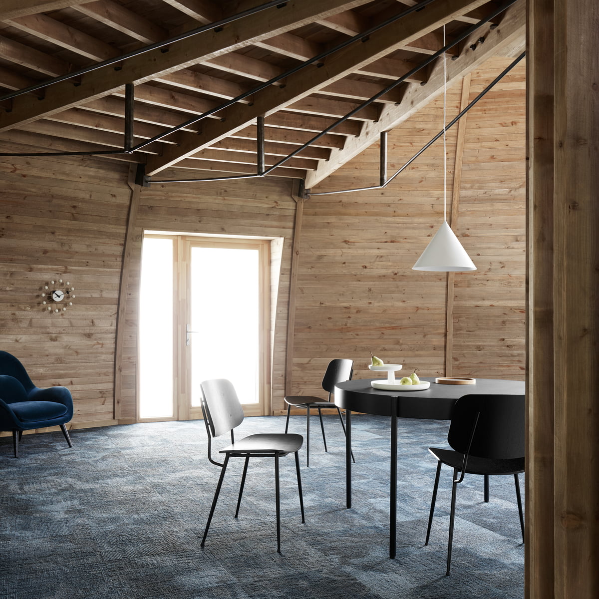 Candeeiro suspenso Caeluvyu em metal escuro de estilo minimalista moderno