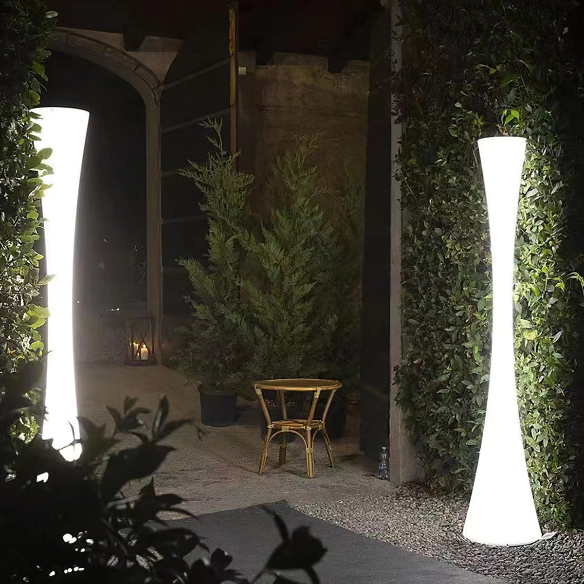 Orelanora golvlampa, vit och modern