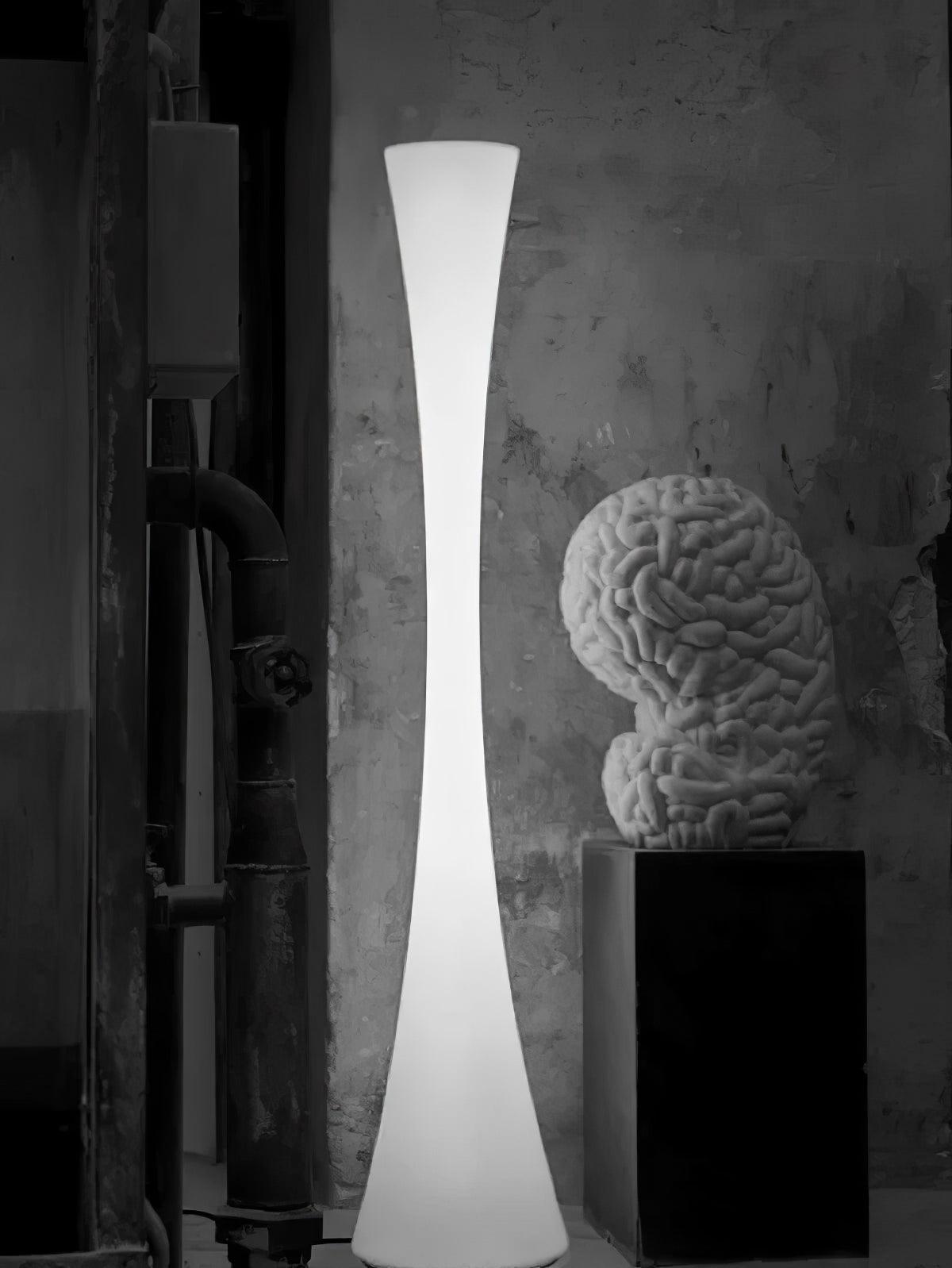 Orelanora golvlampa, vit och modern