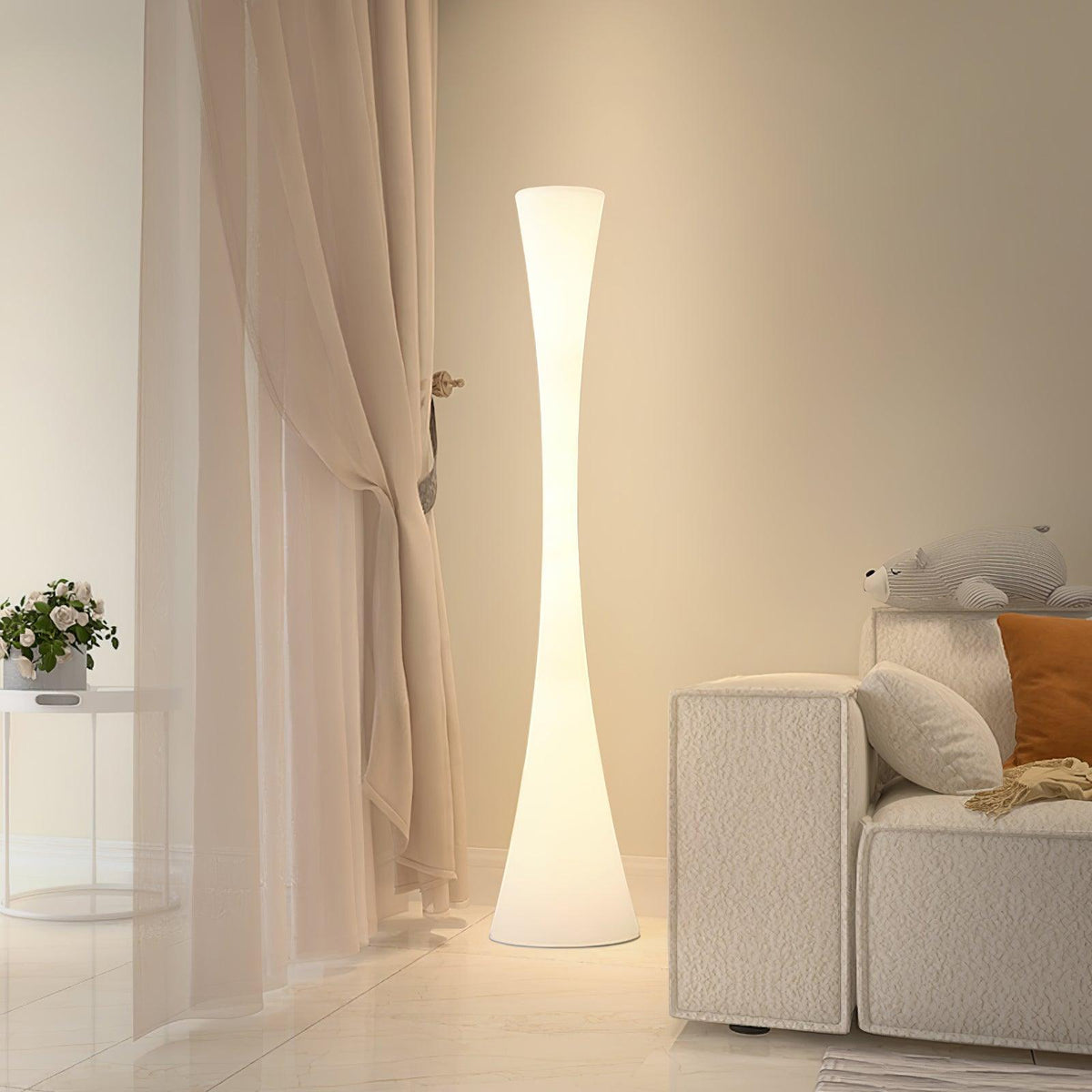 Orelanora golvlampa, vit och modern