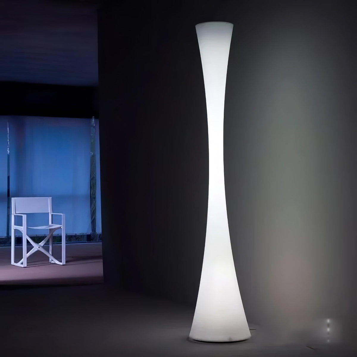 Orelanora golvlampa, vit och modern