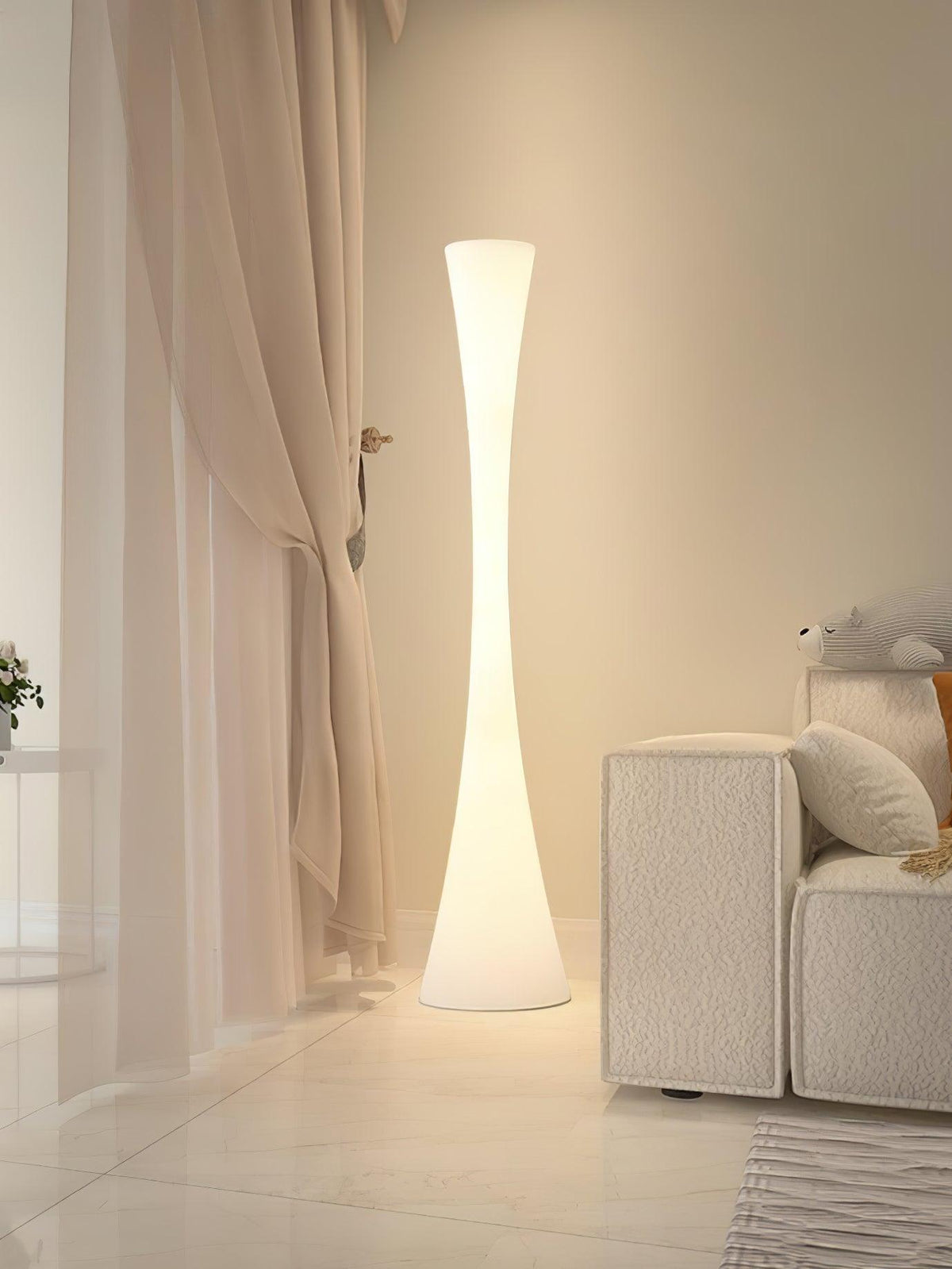 Orelanora golvlampa, vit och modern