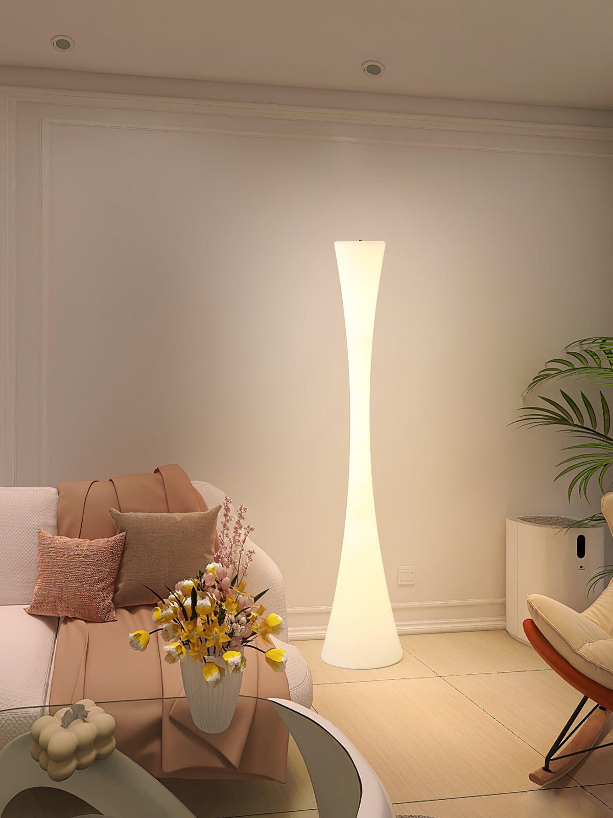 Orelanora golvlampa, vit och modern