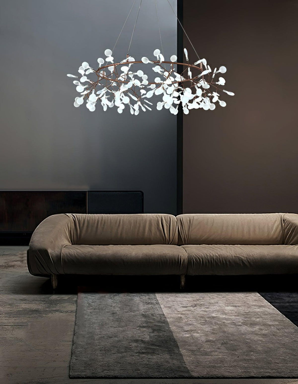 Lustre Dore com ramo de LED em forma de pirilampo