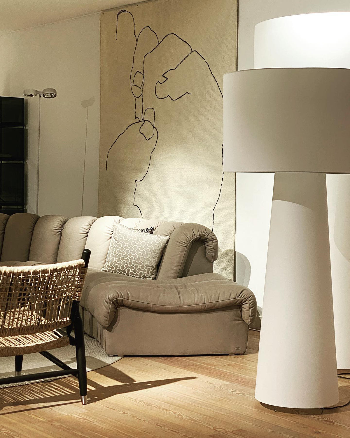Viraalella golvlampa