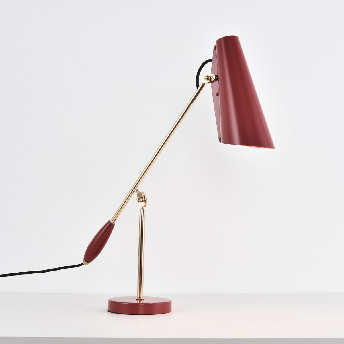 Candeeiro de mesa em aço Orbix de estilo mid-century