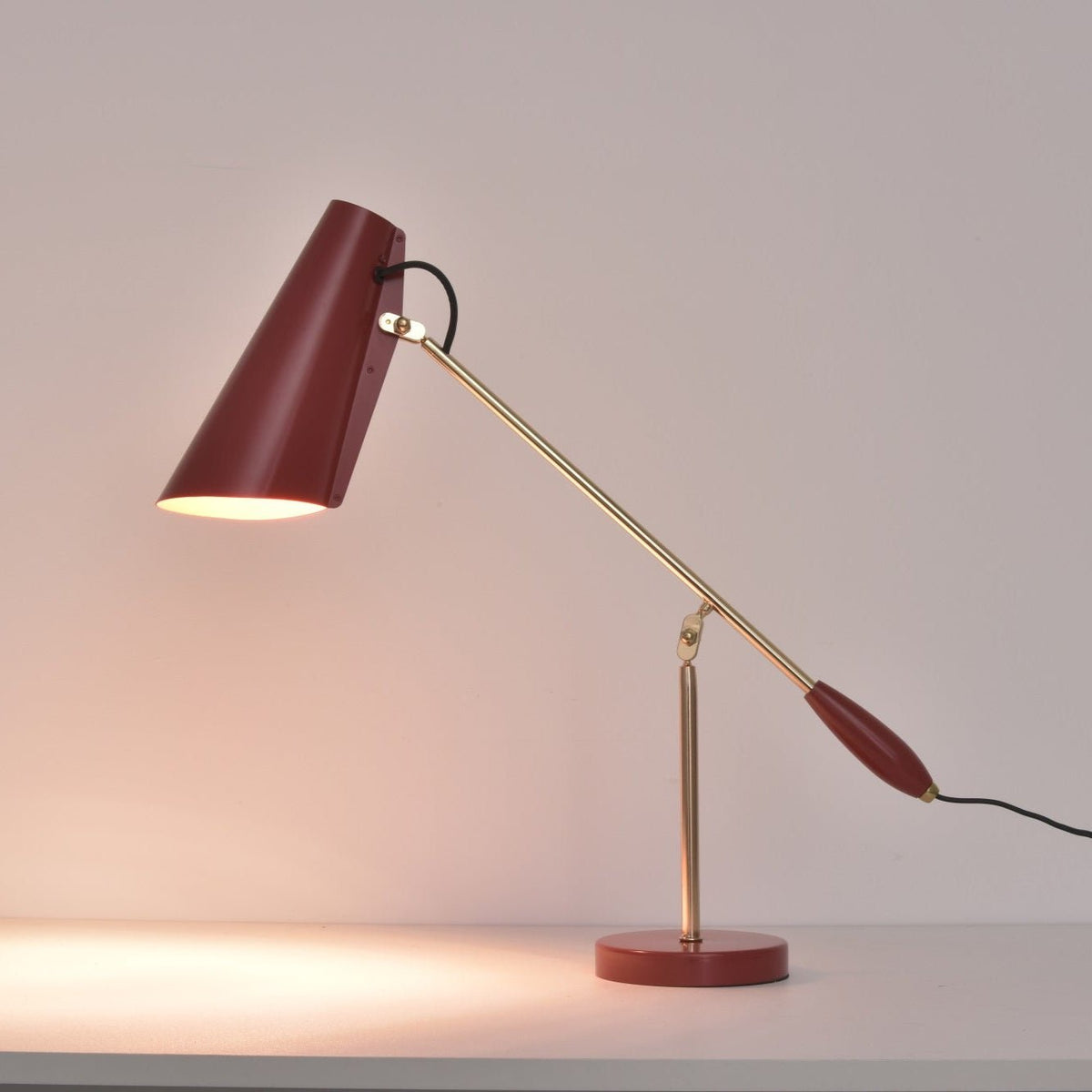 Candeeiro de mesa em aço Orbix de estilo mid-century