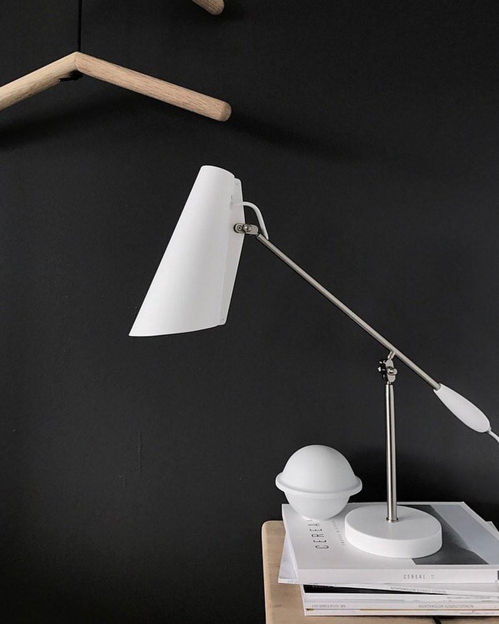 Candeeiro de mesa em aço Orbix de estilo mid-century