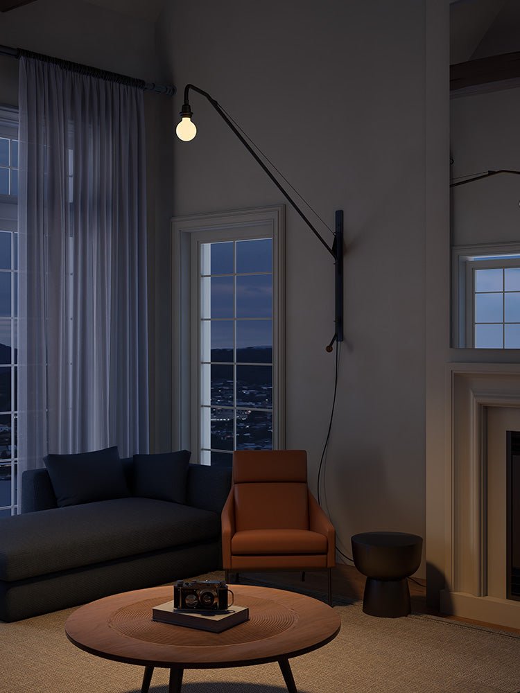 Svart vägglampa med förlängd arm
