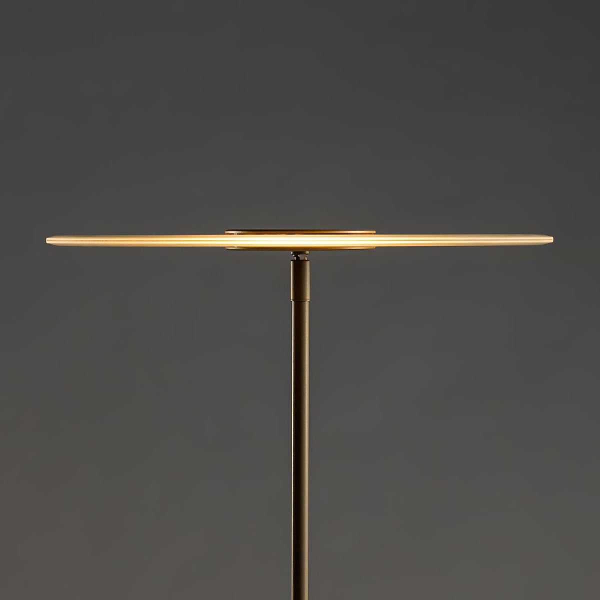 Abir minimalistisk gulvlampe