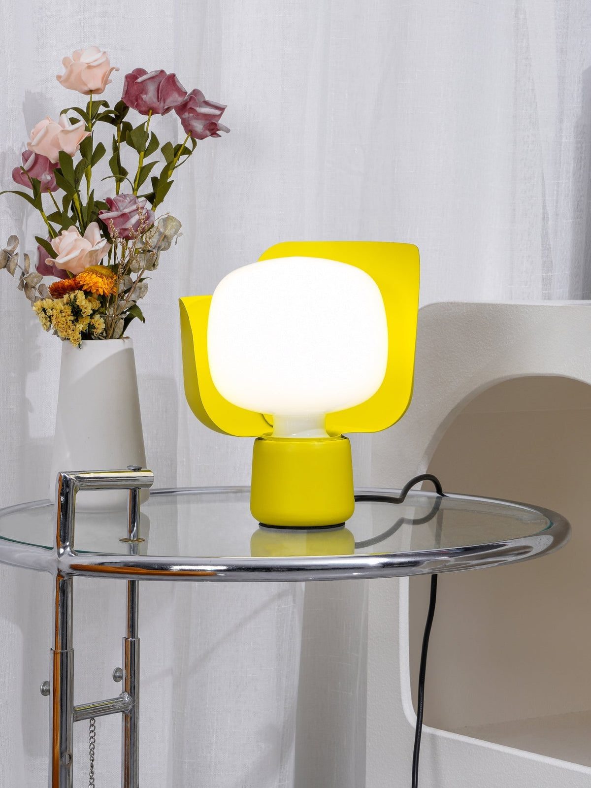 Zuri minimalistisk bordslampa i plast
