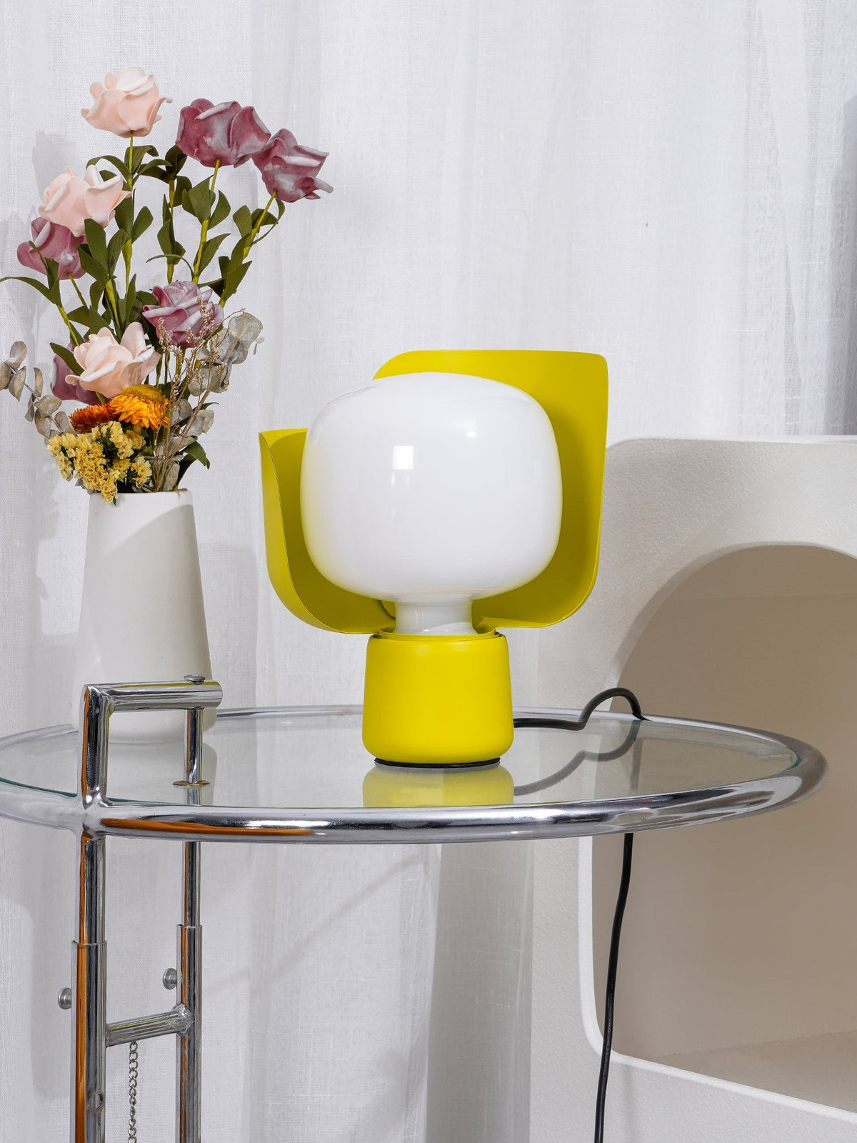 Zuri minimalistisk bordslampa i plast