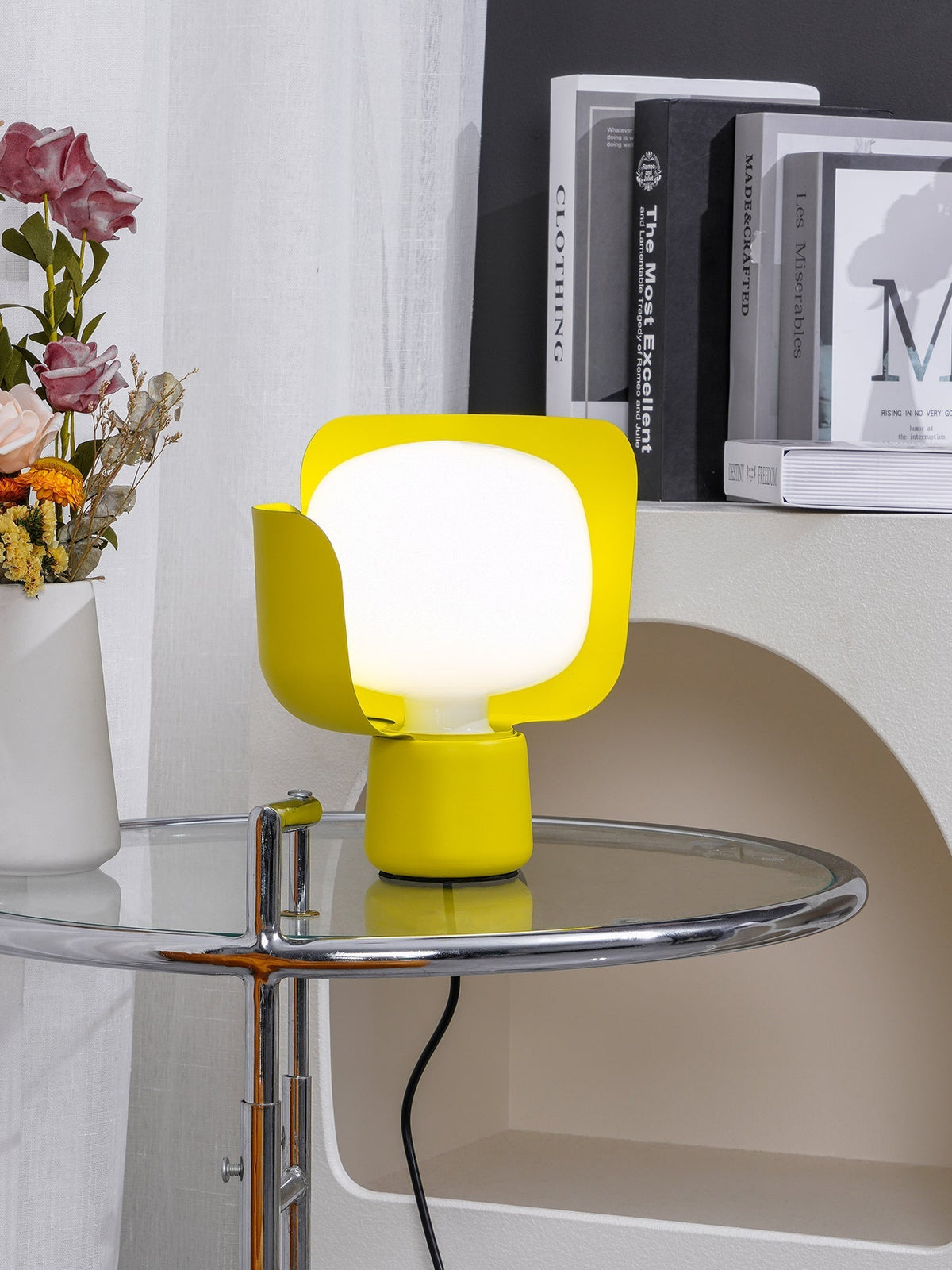Zuri minimalistisk bordslampa i plast