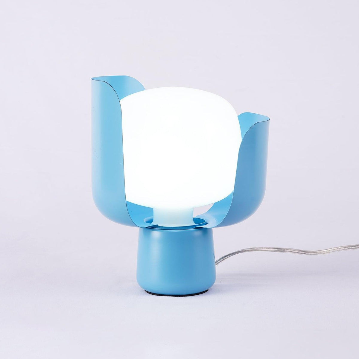 Zuri minimalistisk bordslampa i plast