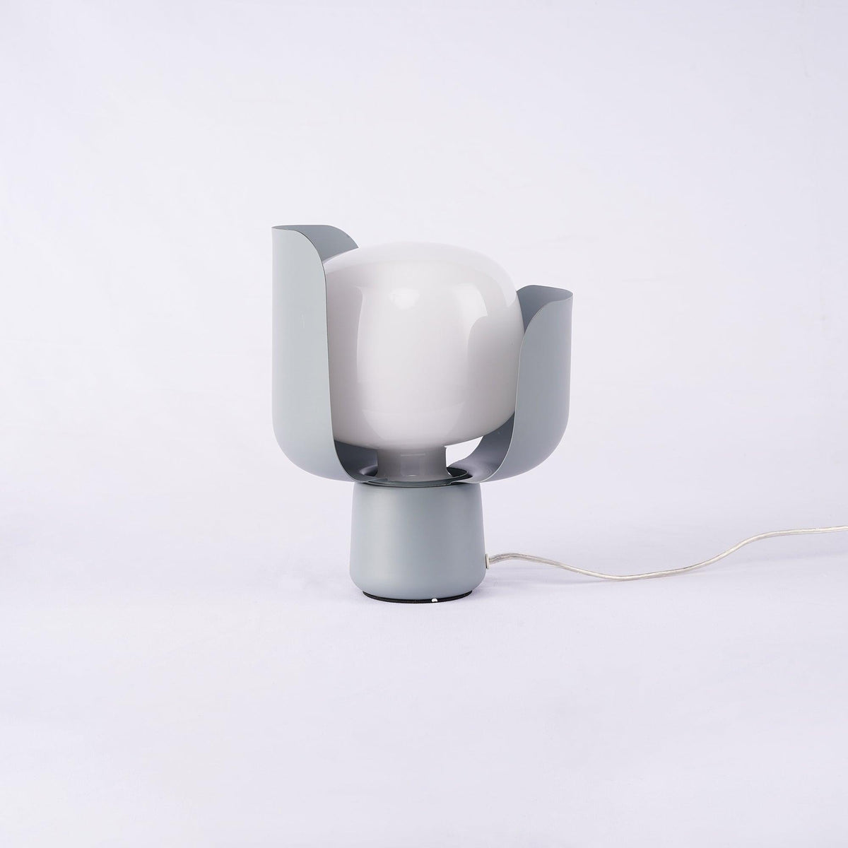 Zuri minimalistisk bordslampa i plast