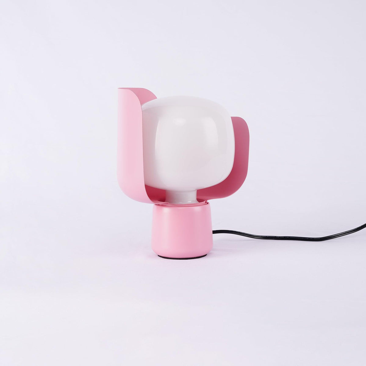 Zuri minimalistisk bordslampa i plast