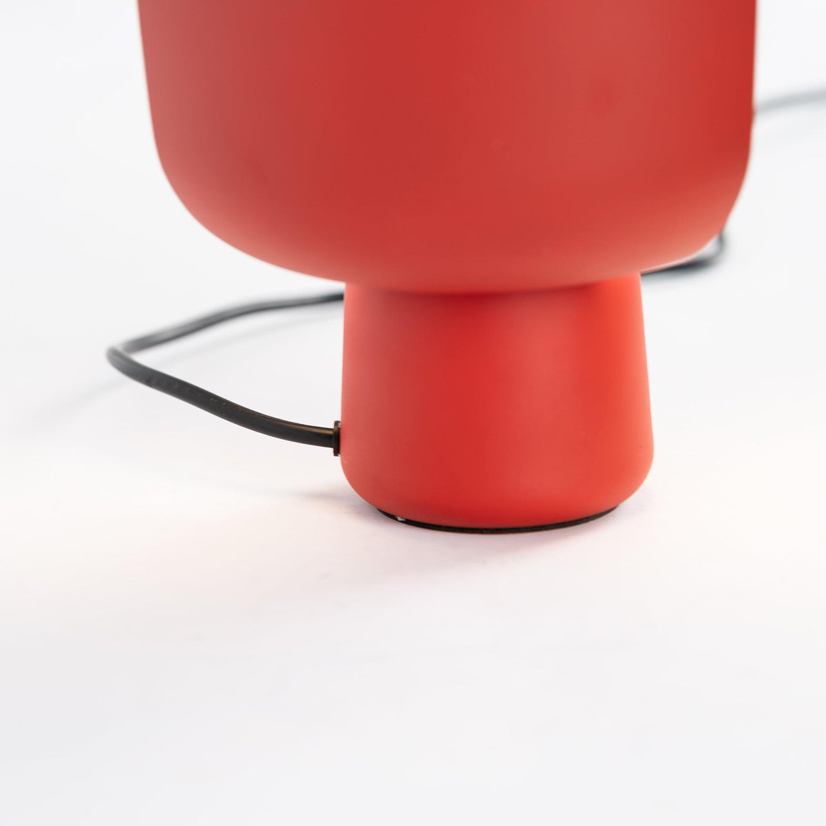 Zuri minimalistisk bordslampa i plast
