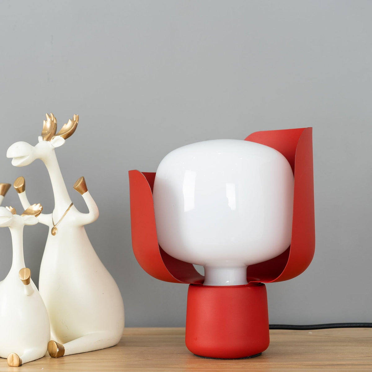 Zuri minimalistisk bordslampa i plast