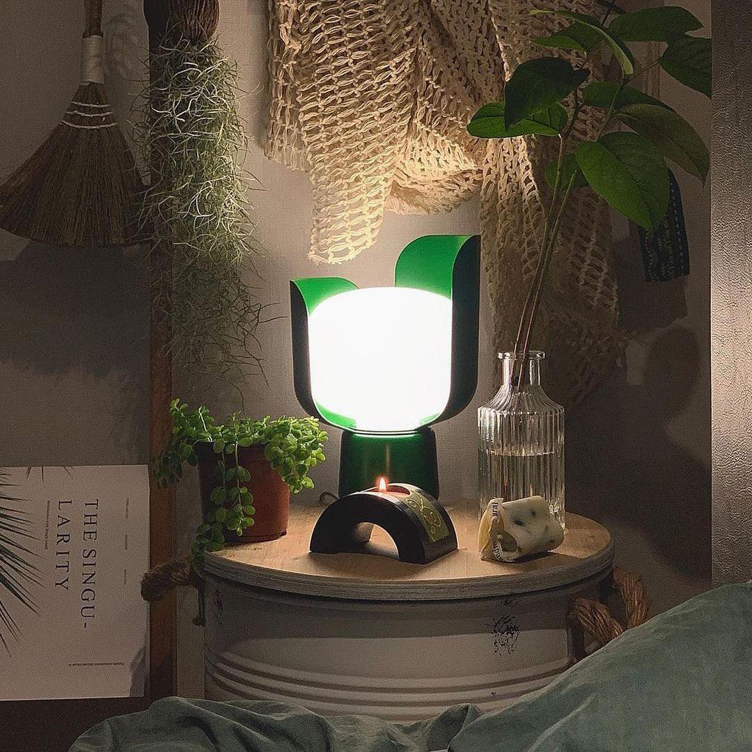 Zuri minimalistisk bordslampa i plast