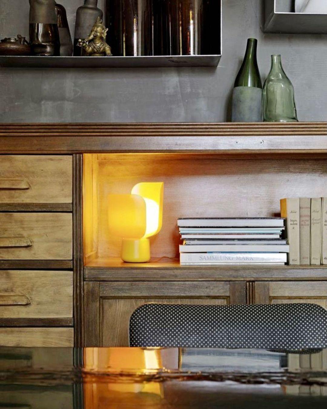 Zuri minimalistisk bordslampa i plast