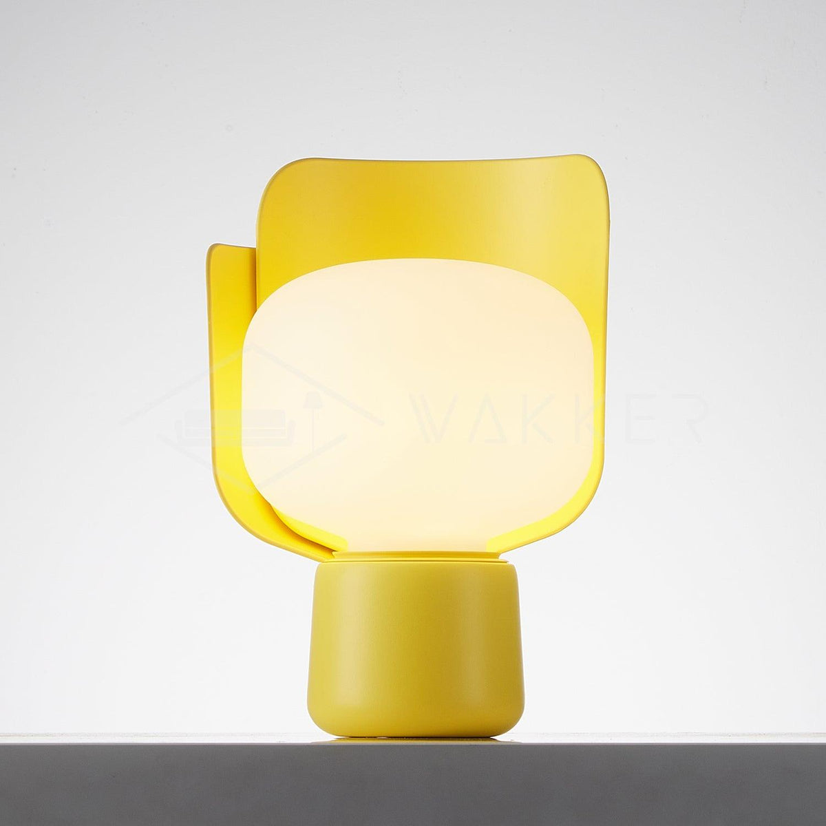 Zuri minimalistisk bordslampa i plast