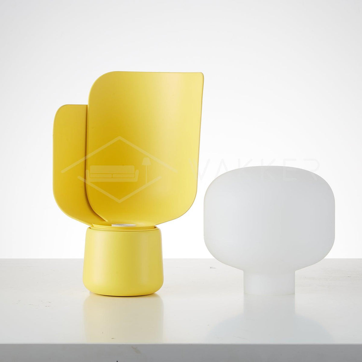 Zuri minimalistisk bordslampa i plast